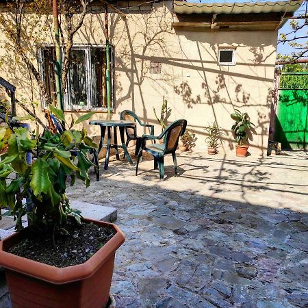 Guesthouse Ttt ティビリシ エクステリア 写真