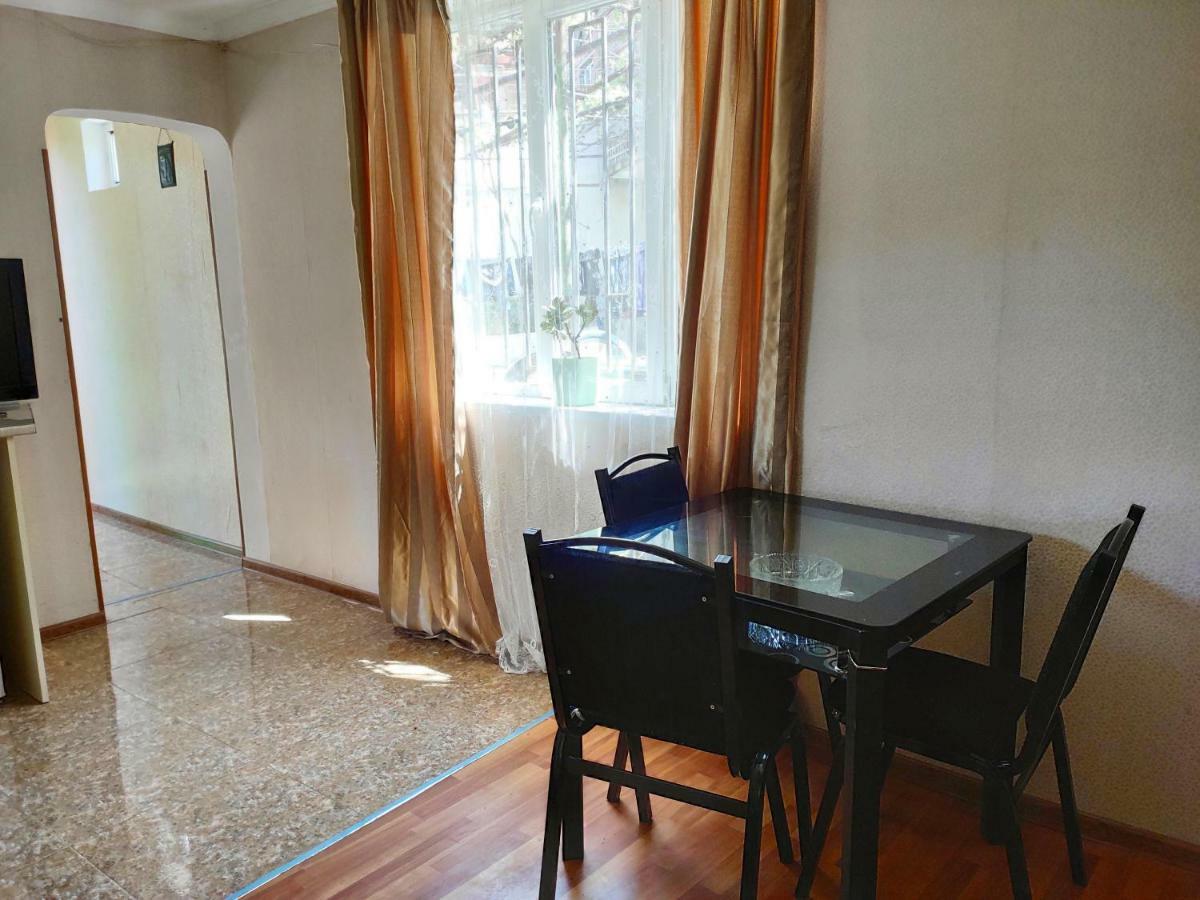 Guesthouse Ttt ティビリシ エクステリア 写真