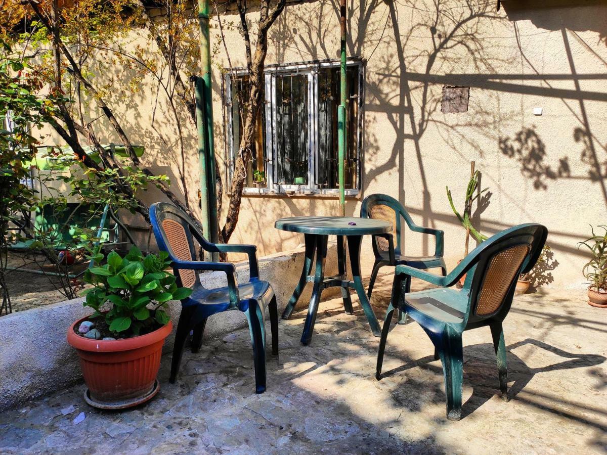 Guesthouse Ttt ティビリシ エクステリア 写真